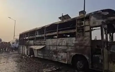 चलती में बस लगी भीषण आग, जिंदा जले पांच यात्री |