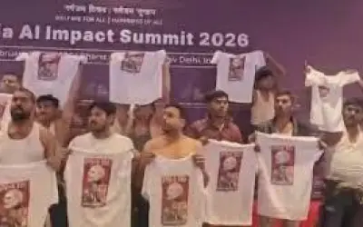 नेपाल के जनरेशन जेड आंदोलन से प्रेरित होकर कांग्रेस ने बिना शर्ट पहने किया विरोध प्रदर्शन !