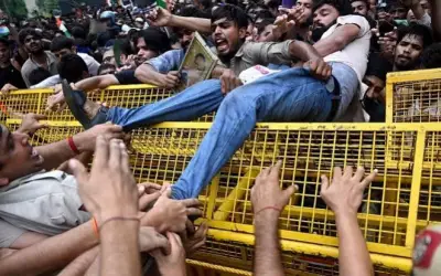 कॉकरोच जनता पार्टी  का जंतर-मंतर पर तगड़ा बवाल,  मामले में एफआईआर दर्ज