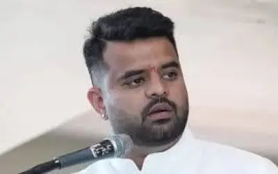 जेल में प्रज्वल रेवन्ना के पास मिला फोन, कांग्रेस सांसद ने साधा निशाना