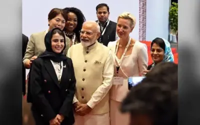 ब्रिक्स सम्मलेन के दौरान अनोखा नजारा, पीएम मोदी के साथ फोटो खिंचवाने की मची होड़