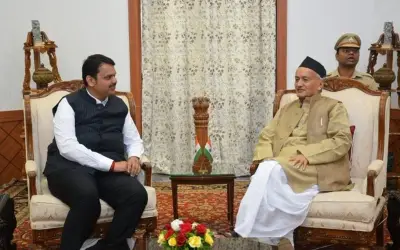महाराष्ट्र में राज्यपाल से अलग-अलग मिले फड़णवीस और शिवसेना