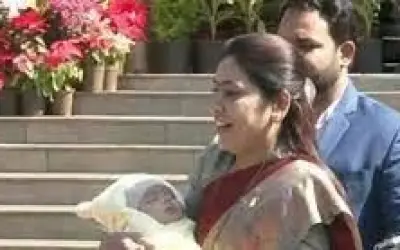 अपने नवजात शिशु के साथ नागपुर विधान सभा में हाजिर हुईं महिला विधायक