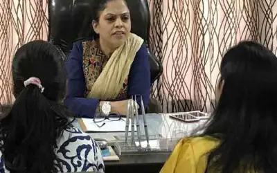 ठगनी विदेशी पत्नियों से परेशान पतियों की फ़ौज महिला आयोग की शरण में