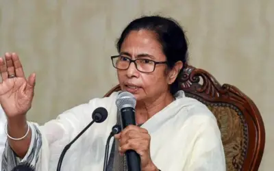 ममता बनर्जी पर लगा राष्ट्रगान का अपमान करने का आरोप, बीजेपी नेता ने दर्ज कराई FIR