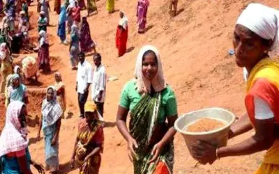कोरोना वैक्सीन नहीं लगवाने पर 40 मजदूरों को काम नहीं मिलने की सजा