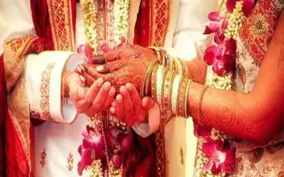शादी की शहनाई के बीच दुल्हन के चाचा और दादी की मौत