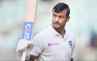 क्रिकेटर मयंक अग्रवाल की प्लेन में चढ़ते समय तबीयत बिगड़ी, अस्पताल में भर्ती