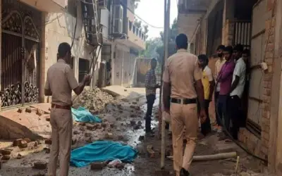 निर्माणाधीन बिल्डिंग से गिरकर दो मज़दूरों की मौत