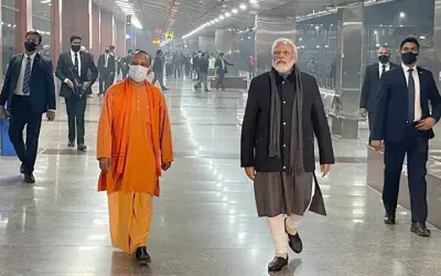 सीएम योगी के साथ पीएम मोदी ने काशी में लिया विकास कार्यों का जायजा