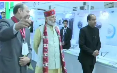 धर्मशाला निवेशक सम्मेलन में पहुंचे पीएम मोदी
