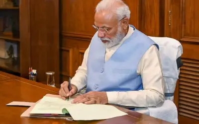 अब गरीबी और बेरोजगारी  के खिलाफ मोदी सरकार का सर्जिकल स्ट्राइक