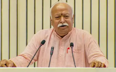 संविधान के अलावा कोई शक्ति केंद्र होगा तो संघ करेगा उसका विरोध- मोहन भागवत
