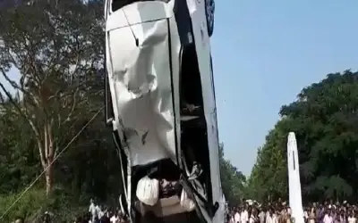शादी से लौट रहे परिवार की कार नहर में गिरी, तीन की मौत