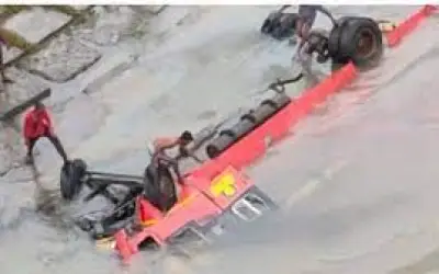 महाराष्ट्र राज्य परिवहन की बस नर्मदा नदी में गिरने से 13 यात्रियों की मौत