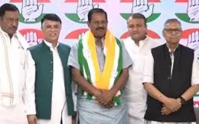 बीजेपी ने टिकट काटा तो सांसद निषाद ने कांग्रेस का दामन थामा