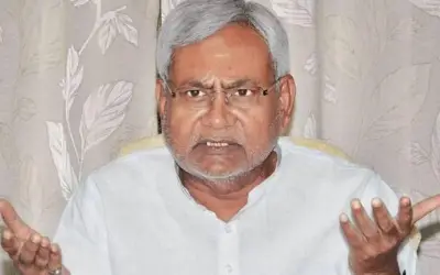 नीतीश ने दी साध्वी प्रज्ञा को बीजेपी से निकालने की सलाह