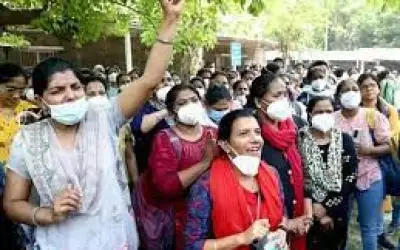 महाराष्ट्र में 15 हजार से अधिक नर्स अनिश्चतकालीन हड़ताल पर