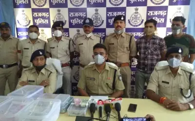 54 लाख रुपए के नकली नोट के साथ चार गिरफ़्तार