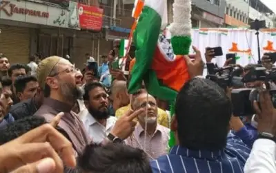 ओवैसी के नेतृत्व में तिरंगा रैली