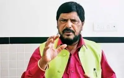 गरीब सवर्णों को मिले 25 फ़ीसदी आरक्षण : आठवले