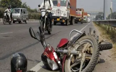 सड़क दुर्घटना में मां बेटे की मौत