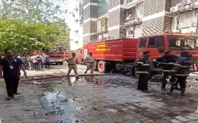 मुंबई के मुलुंड  में छह मंजिला इमारत में आग लगी, लोगों को सुरक्षित बाहर निकाला गया