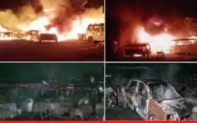 गुजरात के खेड़ा टाउन पुलिस स्टेशन में आग लगने से दो दर्जन से ज्यादा वाहन जलकर खाक