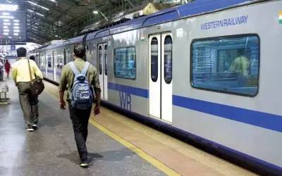 केंद्रीय रेल मंत्रालय ने मुंबईकरों दी बड़ी सौगात, एसी लोकल ट्रेनों के किराए में 50 फीसदी की कटौती