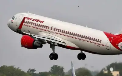 महिला मित्र के लिए पायलट ने कॉकपिट को बना दिया लिविंग रूम