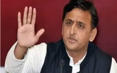 शहीद पुलिस वालों के लिए अखिलेश यादव ने की एक-एक करोड़ के मुआवजे की मांग