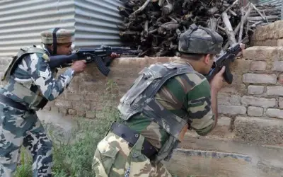 अनंतनाग में आतंकवादियों और सुरक्षा बलों के बीच मुठभेड़ में दो आतंकी ढेर