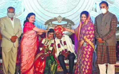 गृह मंत्री अनिल देशमुख ने किया मूकबधिर का कन्यादान