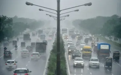 जलमय हुई मुंबई, थम गई रफ़्तार