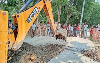 चोर को पकड़ने के लिए पुलिस ने खुदवा डाले सभी नाले