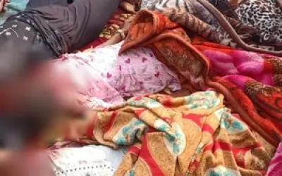 पत्नी और तीन नाबालिग बेटियों की धारदार हथियार से हत्या, पति फरार