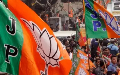 BJP ने दिया SP को झटका, दिग्गज SP नेता ने थामा BJP का दामन