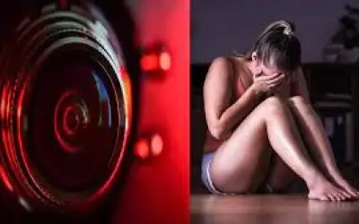 लड़की ने अश्लील वीडियो के लिए बाथरूम में  लगाया हिडन कैमरा