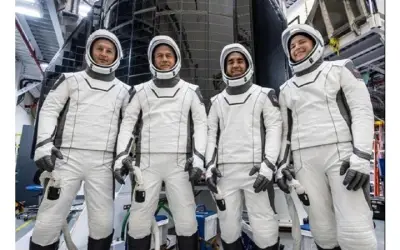 चार अंतरिक्ष यात्री स्पेसएक्स कैप्सूल से सोमवार को पृथ्वी पर उतरे