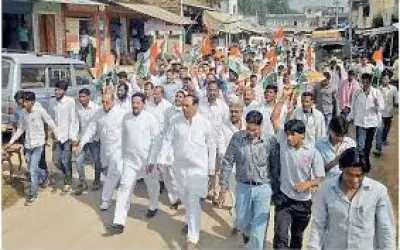 कांग्रेसियों ने किया सीटी बजाकर प्रदर्शन