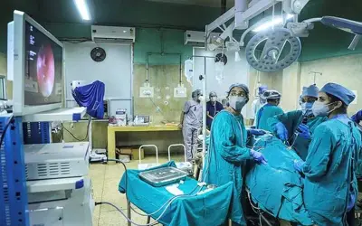 कोरोना का संक्रमण कम पर ख़तरा बरक़रार