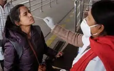 कोरोना की रफ़्तार में कमी पर खतरा बरकरार