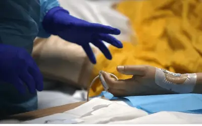 कोरोना मरीज़ युवती से डॉक्टर ने की छेड़खानी