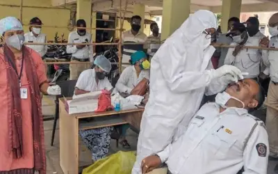 कोरोना के आंकड़े में उतार चढ़ाव बरक़रार