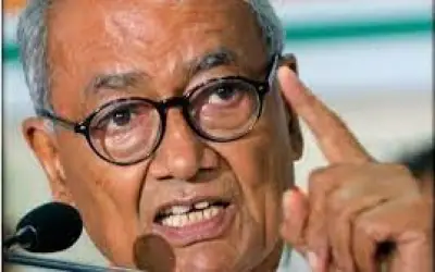 राजनीति में मोटी चमड़ी वाले ही टिक पाते हैं : दिग्विजय सिंह