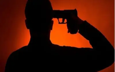 दिल्ली पुलिस में पुलिस कॉन्स्टेबल ने अपनी सर्विस रिवॉल्वर से खुद को गोली मारकर आत्महत्या की