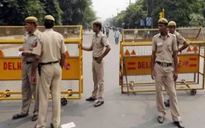 अक्षरधाम मंदिर के बहार दिनदहाड़े पुलिस टीम पर फायरिंग