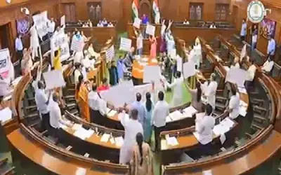 सांसदों और नेताओं के प्रवेश पर दिल्ली विधानसभा में रोक