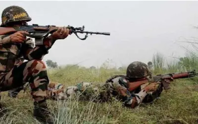 सुरक्षाबलों और आतंकियों के मुठभेड़ में दो आतंकी और एक सहयोगी ढेर