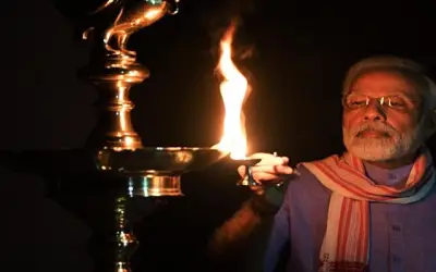 पीएम मोदी समेत पूरे देश ने नौ मिनट तक दीया जलाया